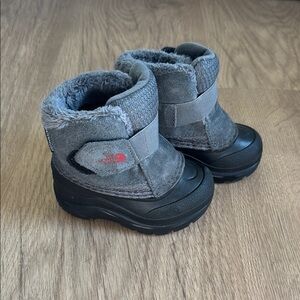 The North Face Kids Alpenglow II Insulated Snow Boot